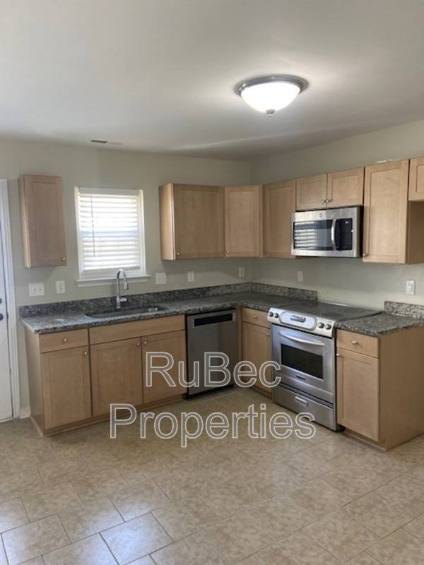 Townhouse for rent at 5176 Brooktree Dr, Charlotte, NC 28208