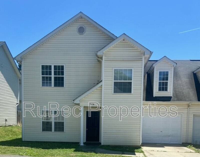 Townhouse for rent at 5176 Brooktree Dr, Charlotte, NC 28208