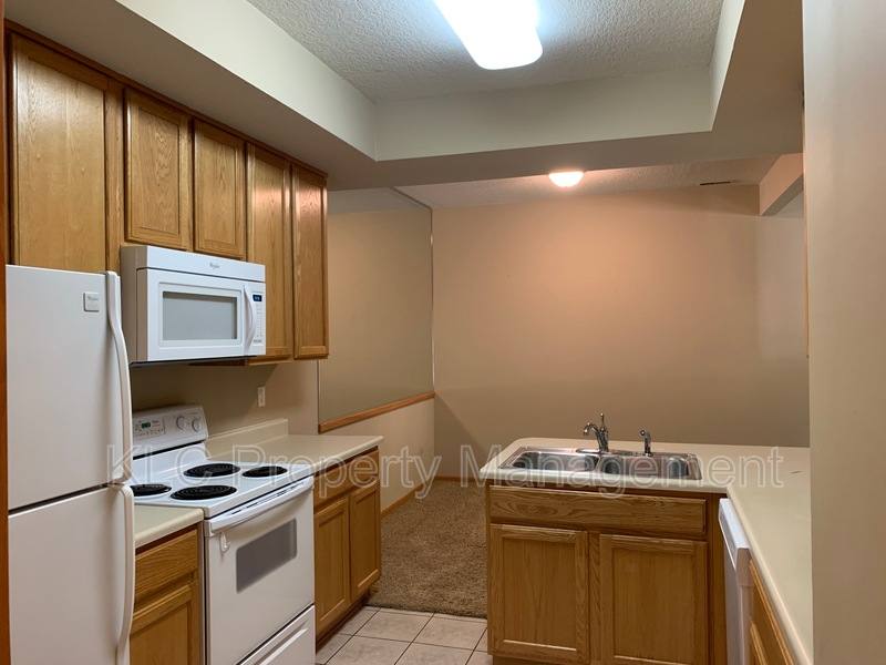 Townhouse for rent at 1215 52nd St #1007, West Des Moines, IA 50265