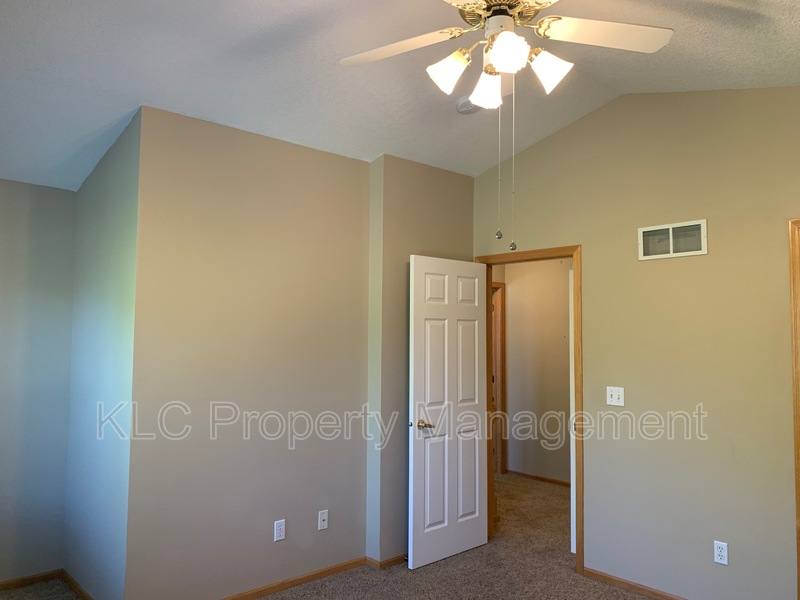 Townhouse for rent at 1215 52nd St #1007, West Des Moines, IA 50265