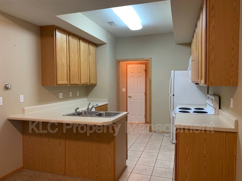 Townhouse for rent at 1215 52nd St #1007, West Des Moines, IA 50265