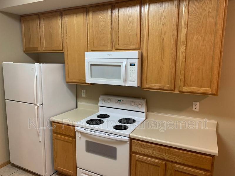 Townhouse for rent at 1215 52nd St #1007, West Des Moines, IA 50265