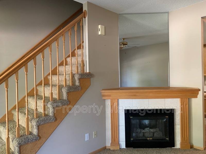 Townhouse for rent at 1215 52nd St #1007, West Des Moines, IA 50265