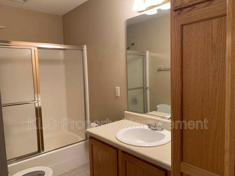 Townhouse for rent at 1215 52nd St #1007, West Des Moines, IA 50265