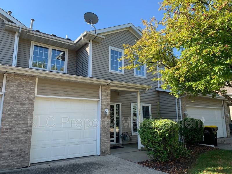 Townhouse for rent at 1215 52nd St #1007, West Des Moines, IA 50265