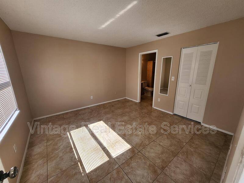 House for rent at 905 Old Field Dr, Brandon, FL 33511