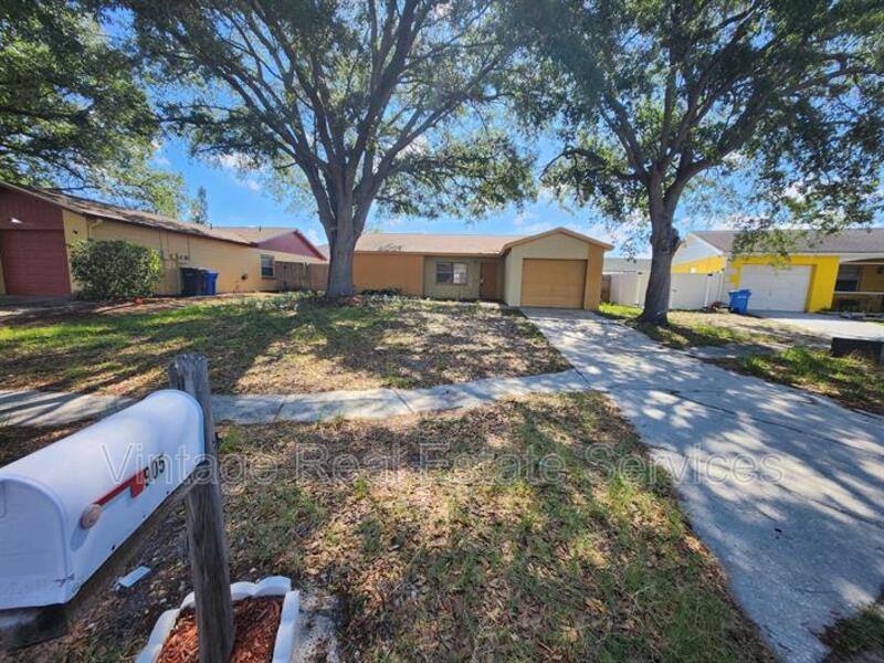 House for rent at 905 Old Field Dr, Brandon, FL 33511