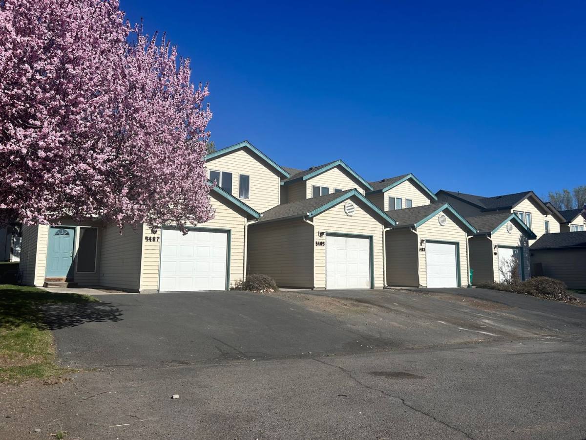 Apartment for rent at 5481-5483-5485-5487 Glenridge Way, Klamath Falls, OR 97603