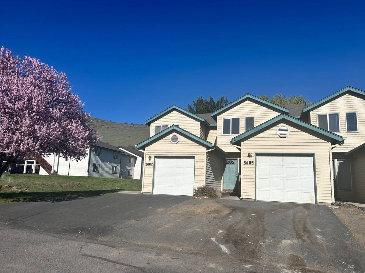 Apartment for rent at 5481-5483-5485-5487 Glenridge Way, Klamath Falls, OR 97603