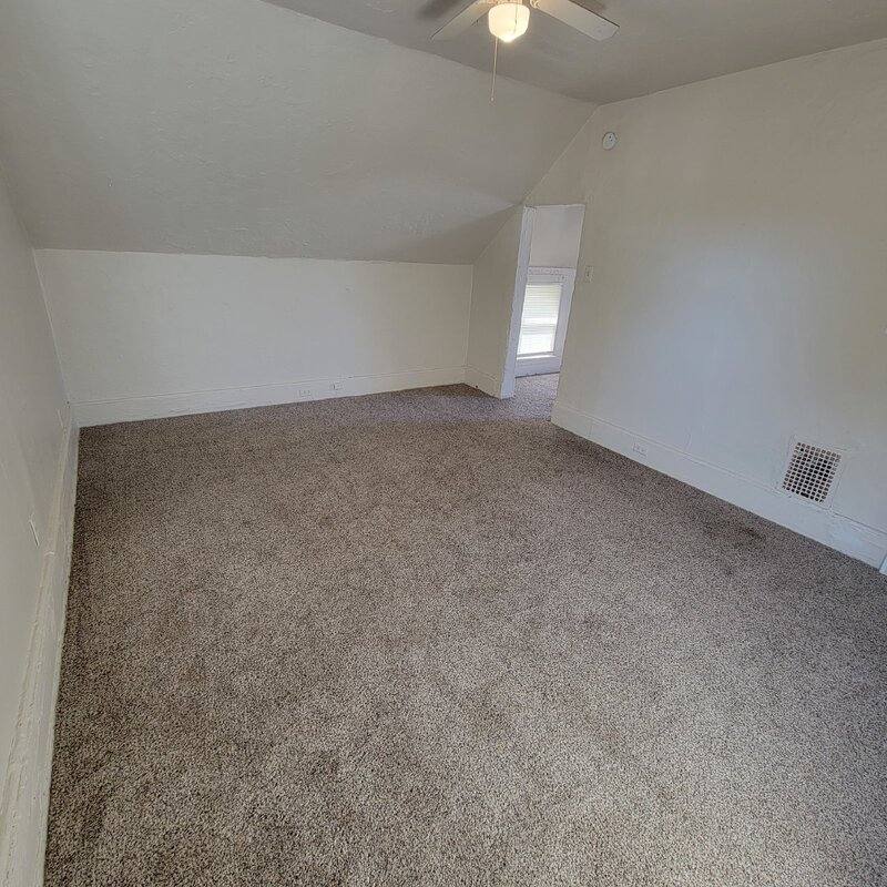 Apartment for rent at 2220 E Walnut St #3, Des Moines, IA 50317