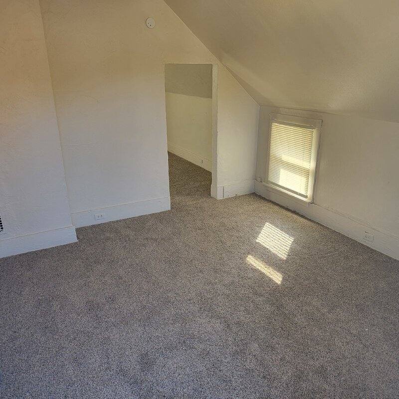 Apartment for rent at 2220 E Walnut St #3, Des Moines, IA 50317