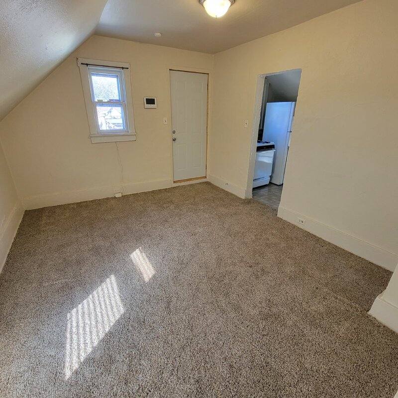 Apartment for rent at 2220 E Walnut St #3, Des Moines, IA 50317