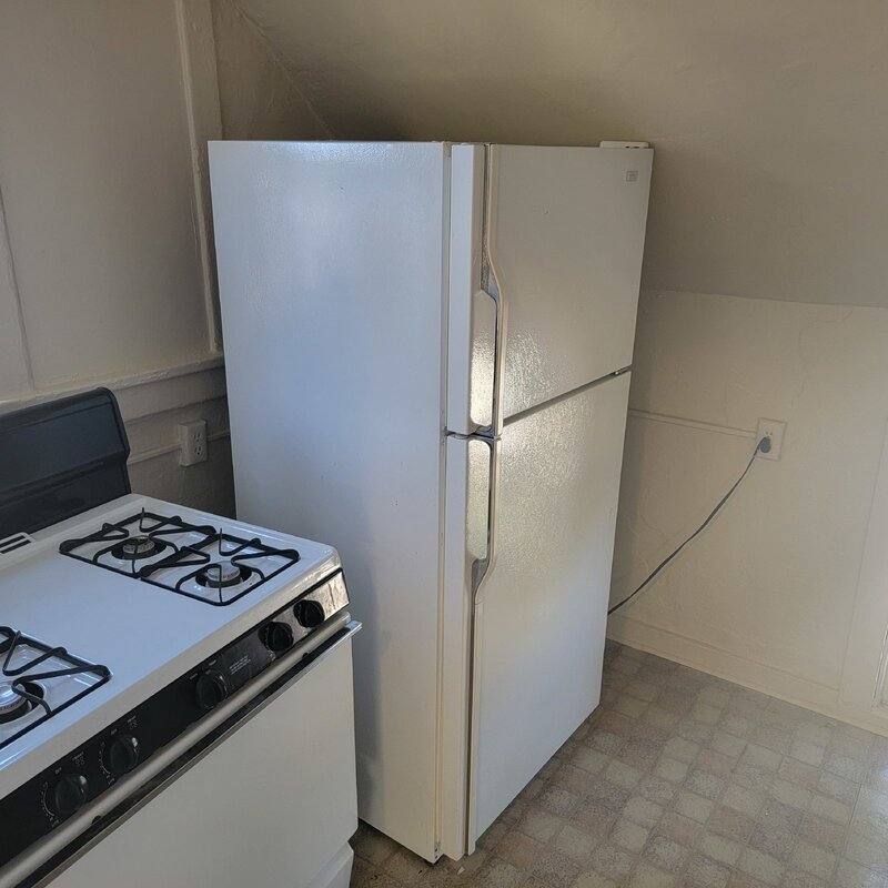 Apartment for rent at 2220 E Walnut St #3, Des Moines, IA 50317
