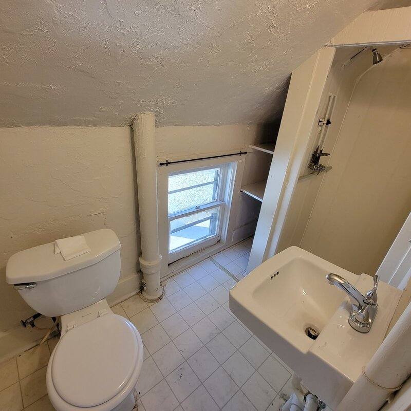 Apartment for rent at 2220 E Walnut St #3, Des Moines, IA 50317