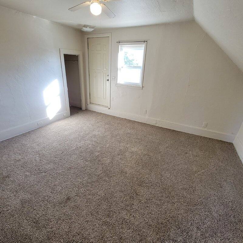 Apartment for rent at 2220 E Walnut St #3, Des Moines, IA 50317