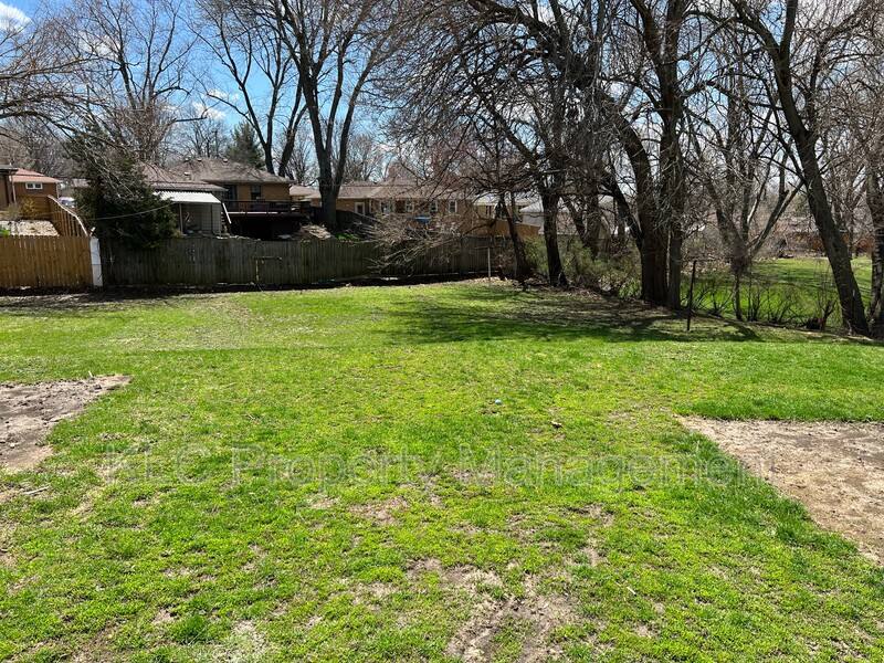 House for rent at 7218 Maryland Dr, Urbandale, IA 50322