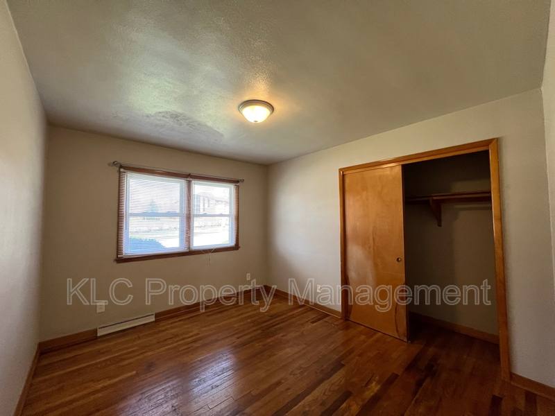 House for rent at 7218 Maryland Dr, Urbandale, IA 50322