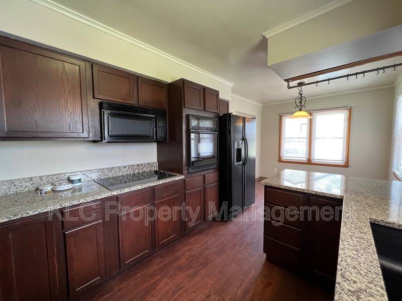 House for rent at 7218 Maryland Dr, Urbandale, IA 50322