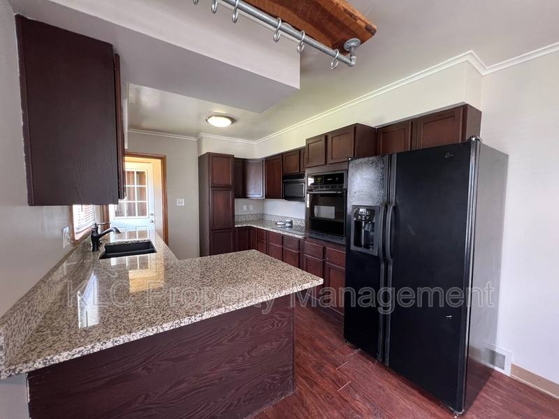 House for rent at 7218 Maryland Dr, Urbandale, IA 50322