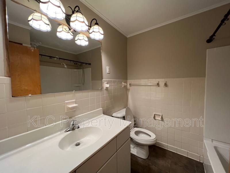 House for rent at 7218 Maryland Dr, Urbandale, IA 50322