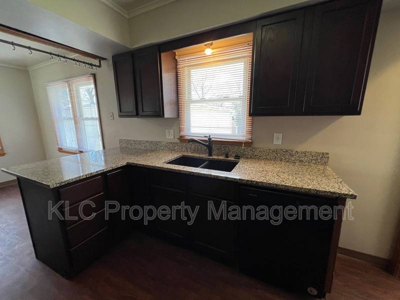 House for rent at 7218 Maryland Dr, Urbandale, IA 50322