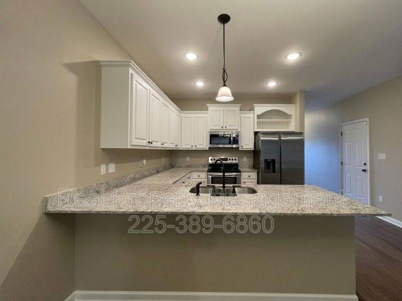 Townhouse for rent at 17414 Berkshire Dr, Prairieville, LA 70769