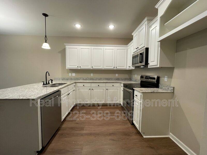 Townhouse for rent at 17414 Berkshire Dr, Prairieville, LA 70769