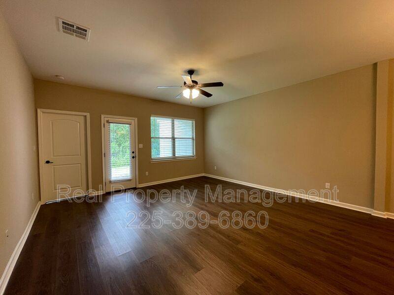 Townhouse for rent at 17414 Berkshire Dr, Prairieville, LA 70769