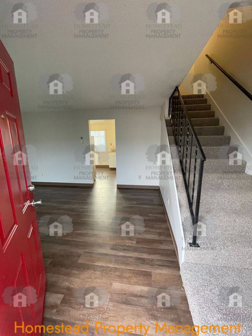 Townhouse for rent at 1630 Monmouth St, Independence, OR 97351