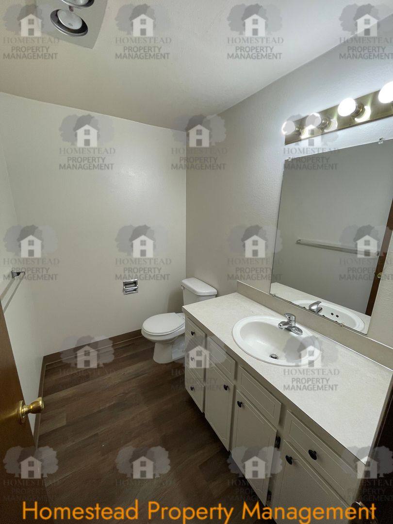 Townhouse for rent at 1630 Monmouth St, Independence, OR 97351