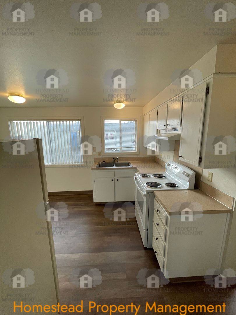 Townhouse for rent at 1630 Monmouth St, Independence, OR 97351