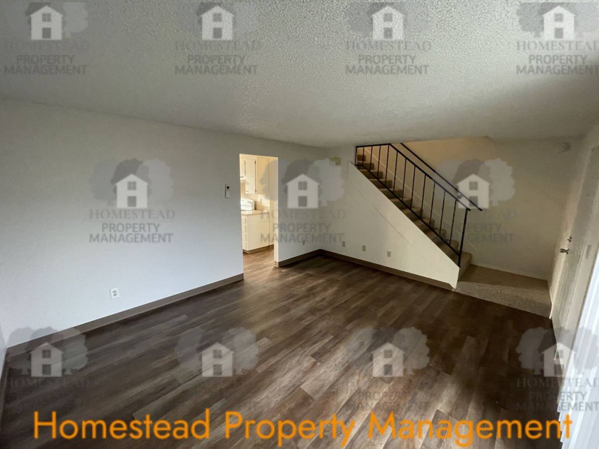 Townhouse for rent at 1630 Monmouth St, Independence, OR 97351