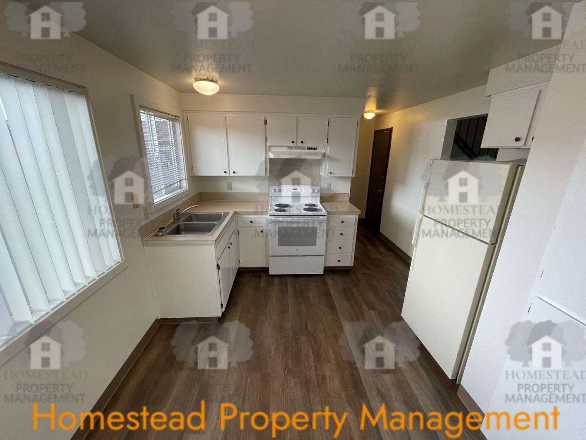 Townhouse for rent at 1630 Monmouth St, Independence, OR 97351
