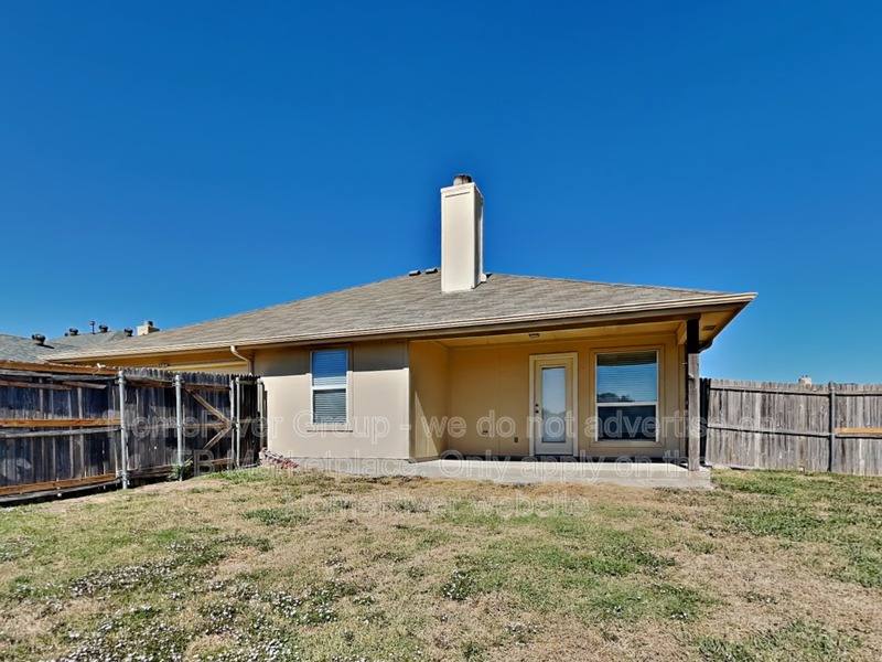 House for rent at 2771 Avery Dr, Rockwall, TX 75032