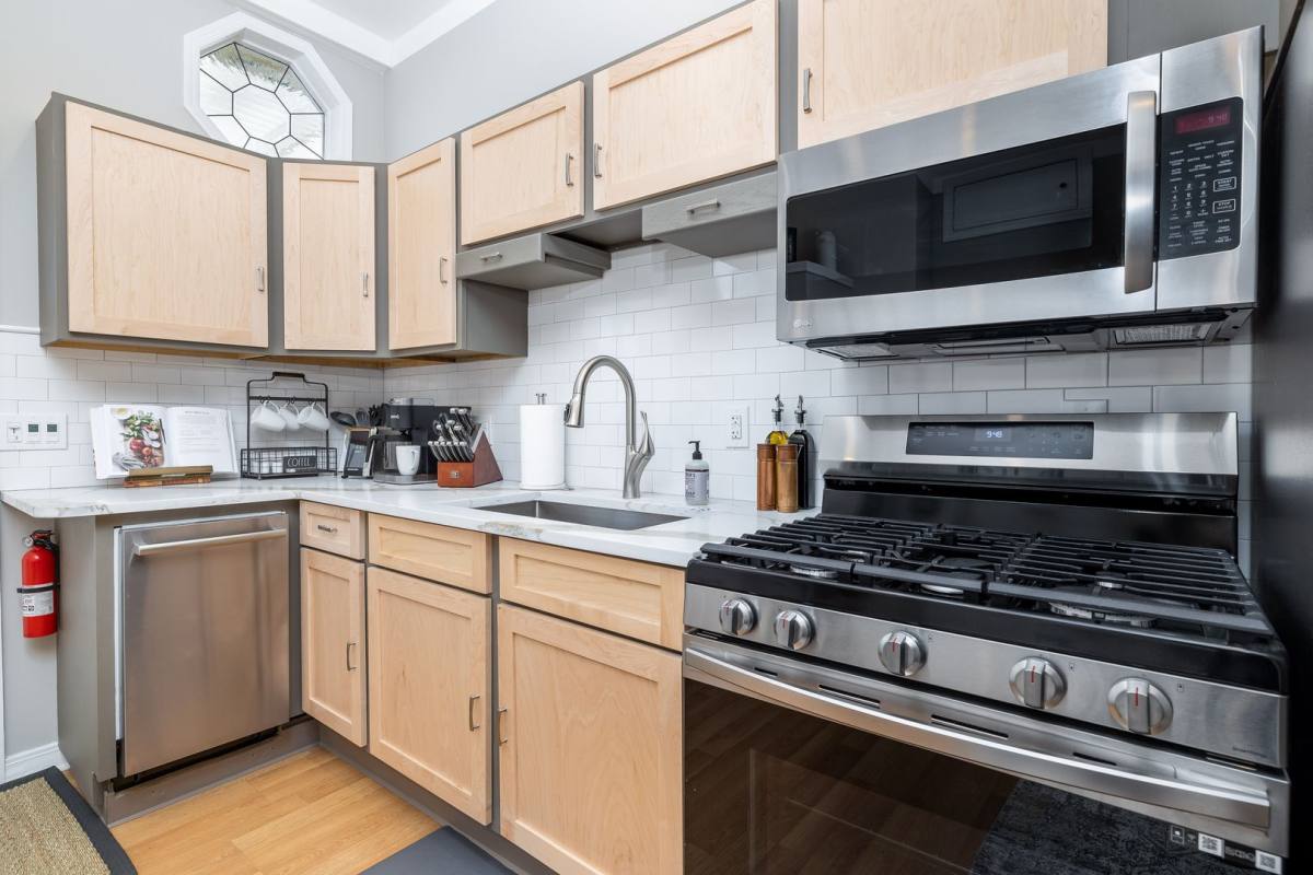 House for rent at 43 Woodland St, New Haven, CT 06511