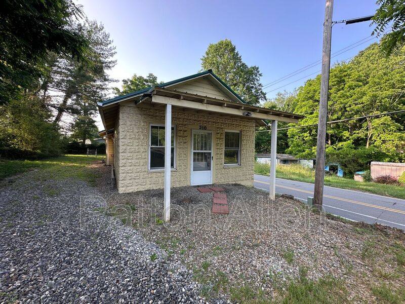 House for rent at 310 Old County Home Rd, Asheville, NC 28806