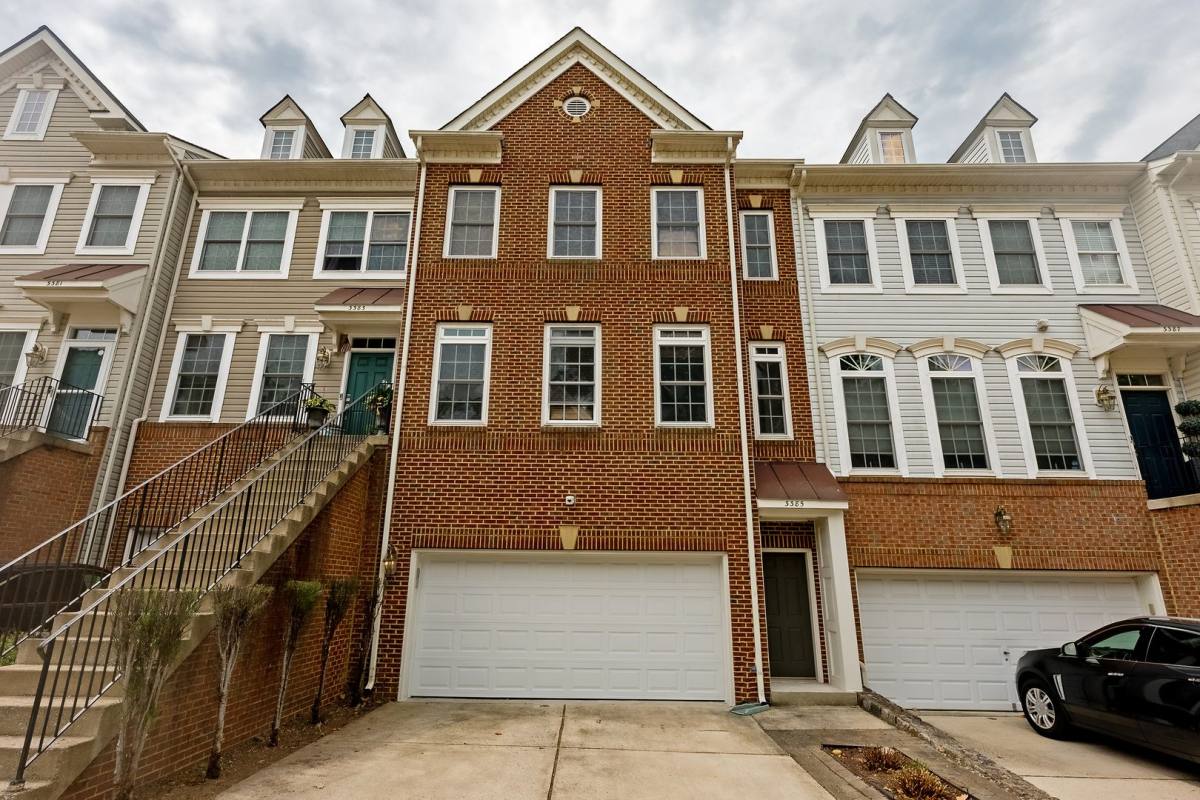 House for rent at 3385 Beechcliff Dr, Alexandria, VA 22306