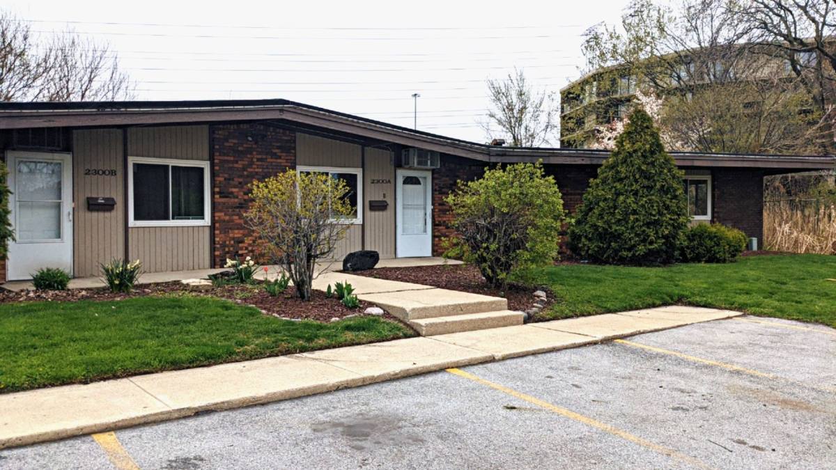 Apartment for rent at 2300 Holiday Terrace, Lansing, IL 60438