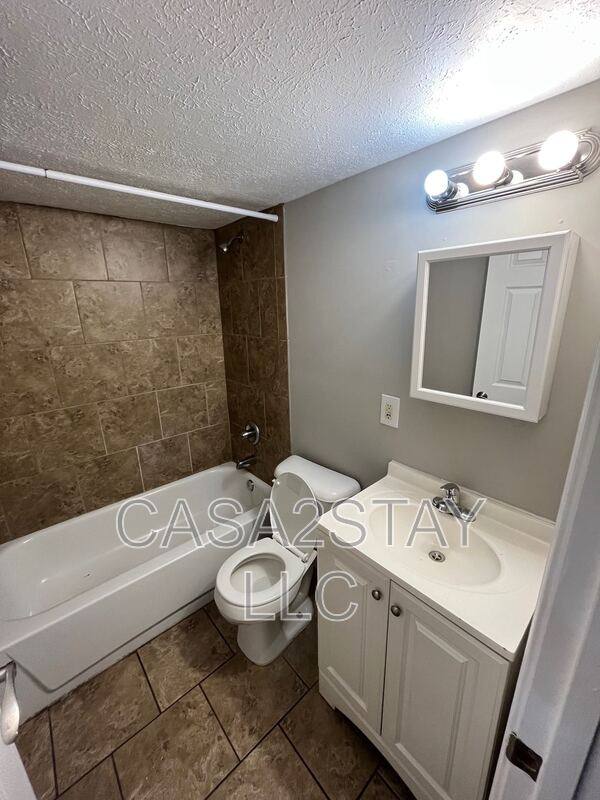 Apartment for rent at 411 Iowa Ave #4, Louisville, KY 40208