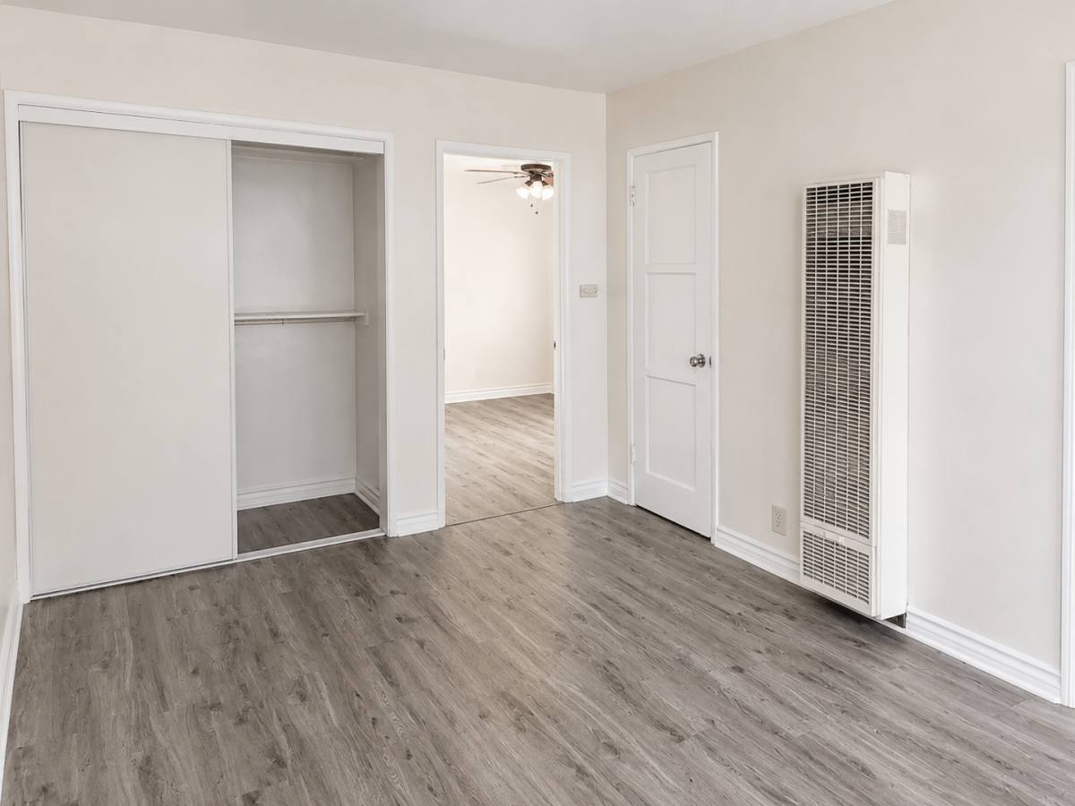 Apartment for rent at 2127-2131 Pacific Ave, Long Beach, CA 90806
