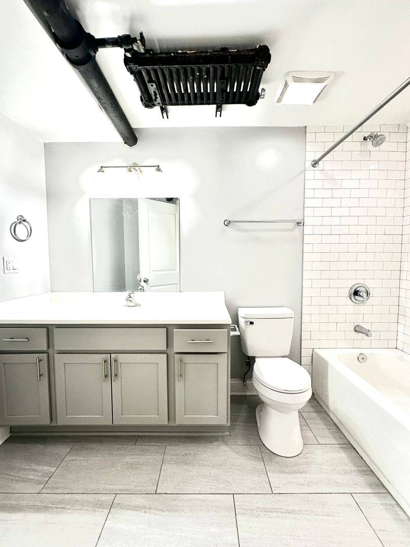 Apartment for rent at 6257 N Lakewood, Chicago, IL 60660