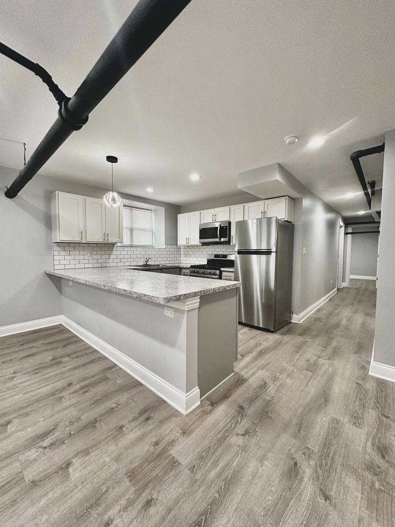Apartment for rent at 6257 N Lakewood, Chicago, IL 60660