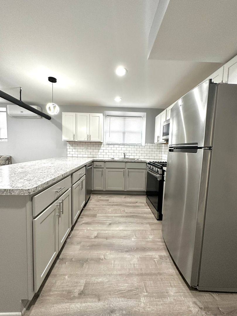 Apartment for rent at 6257 N Lakewood, Chicago, IL 60660