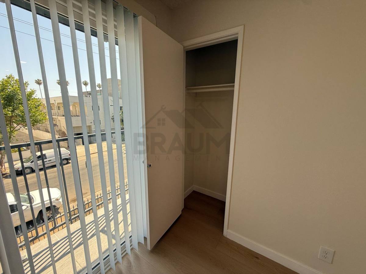 Apartment for rent at 14801 Delano St, Van Nuys, CA 91411