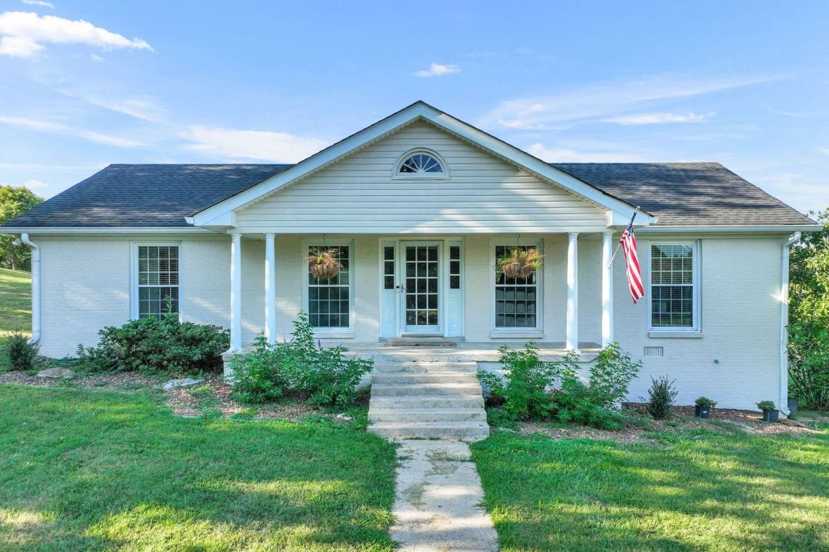 House for rent at 4861 Bethesda Rd, Thompsons Station, TN 37179