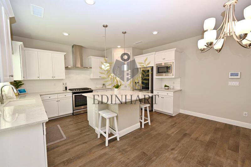 House for rent at 1439 E Via Albero Dr, Fresno, CA 93730