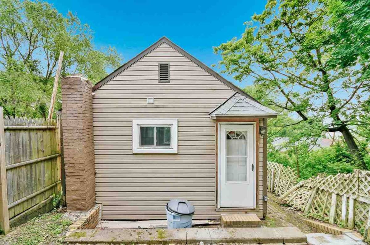 Apartment for rent at 1423 Ridge Ave, Braddock, PA 15104