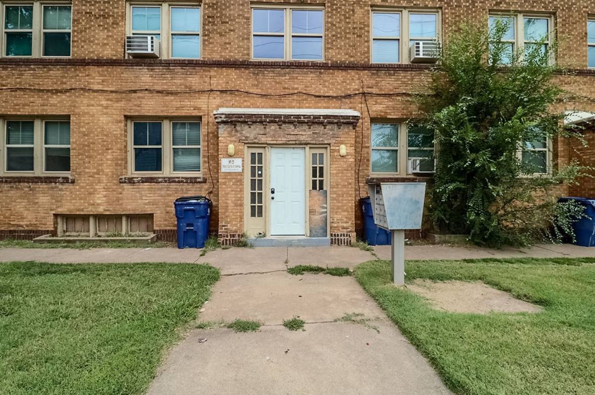 Apartment for rent at 306 E Pine St, Wichita, KS 67214