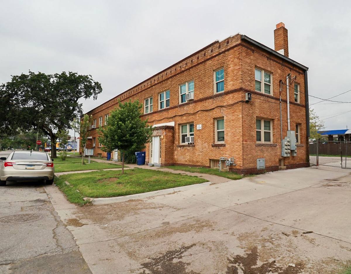Apartment for rent at 306 E Pine St, Wichita, KS 67214