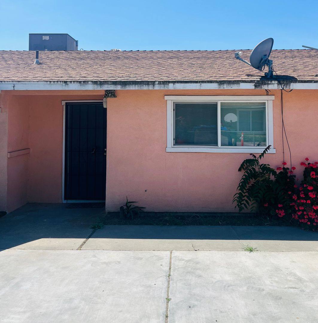 Apartment for rent at 1117 Roselawn Ave, Modesto, CA 95351